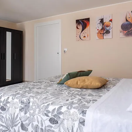 Hostify House